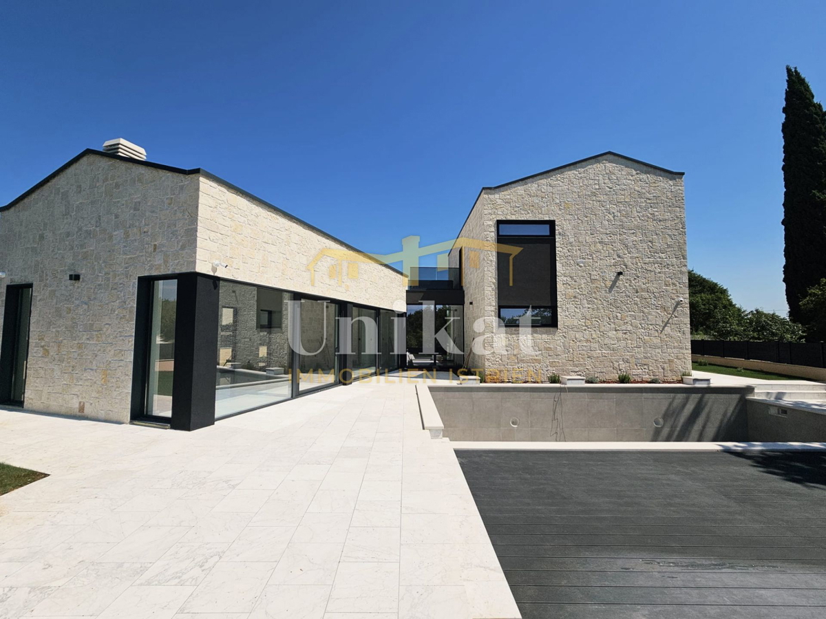 Moderna nuova costruzione con piscina vicino a Poreč